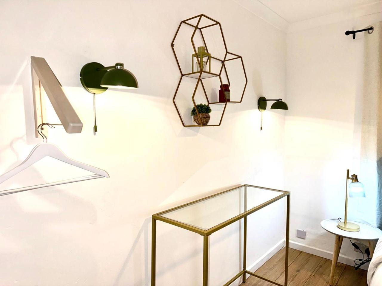 Rnm - Business Professionals Ready, Cost Effective For Large Stays! 3 Bedroom Lounge, Private Access & Entire Place, Kitchen & Washroom With Amenities, Smart Tv, Easy Access, Fast Wifi, Large Driveway, Great Transport Links, Near Worcester Hospital A 外观 照片