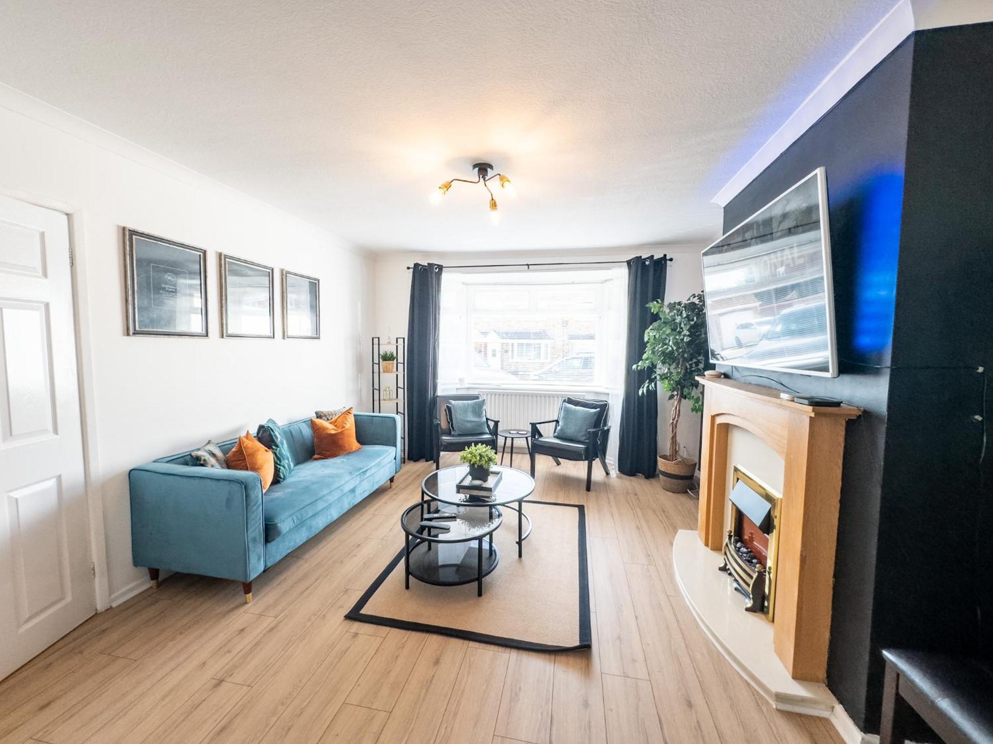Rnm - Business Professionals Ready, Cost Effective For Large Stays! 3 Bedroom Lounge, Private Access & Entire Place, Kitchen & Washroom With Amenities, Smart Tv, Easy Access, Fast Wifi, Large Driveway, Great Transport Links, Near Worcester Hospital A 外观 照片