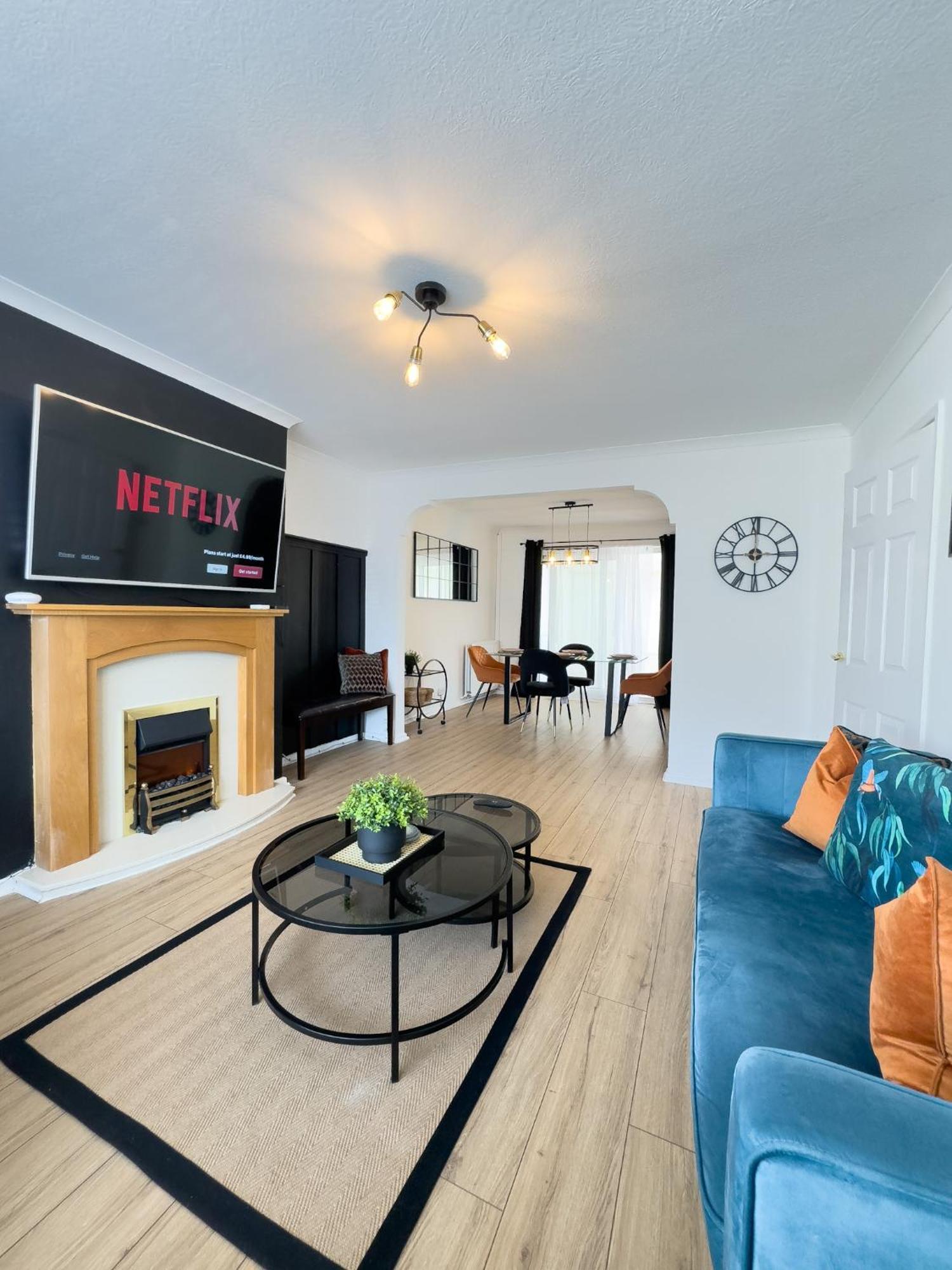Rnm - Business Professionals Ready, Cost Effective For Large Stays! 3 Bedroom Lounge, Private Access & Entire Place, Kitchen & Washroom With Amenities, Smart Tv, Easy Access, Fast Wifi, Large Driveway, Great Transport Links, Near Worcester Hospital A 外观 照片