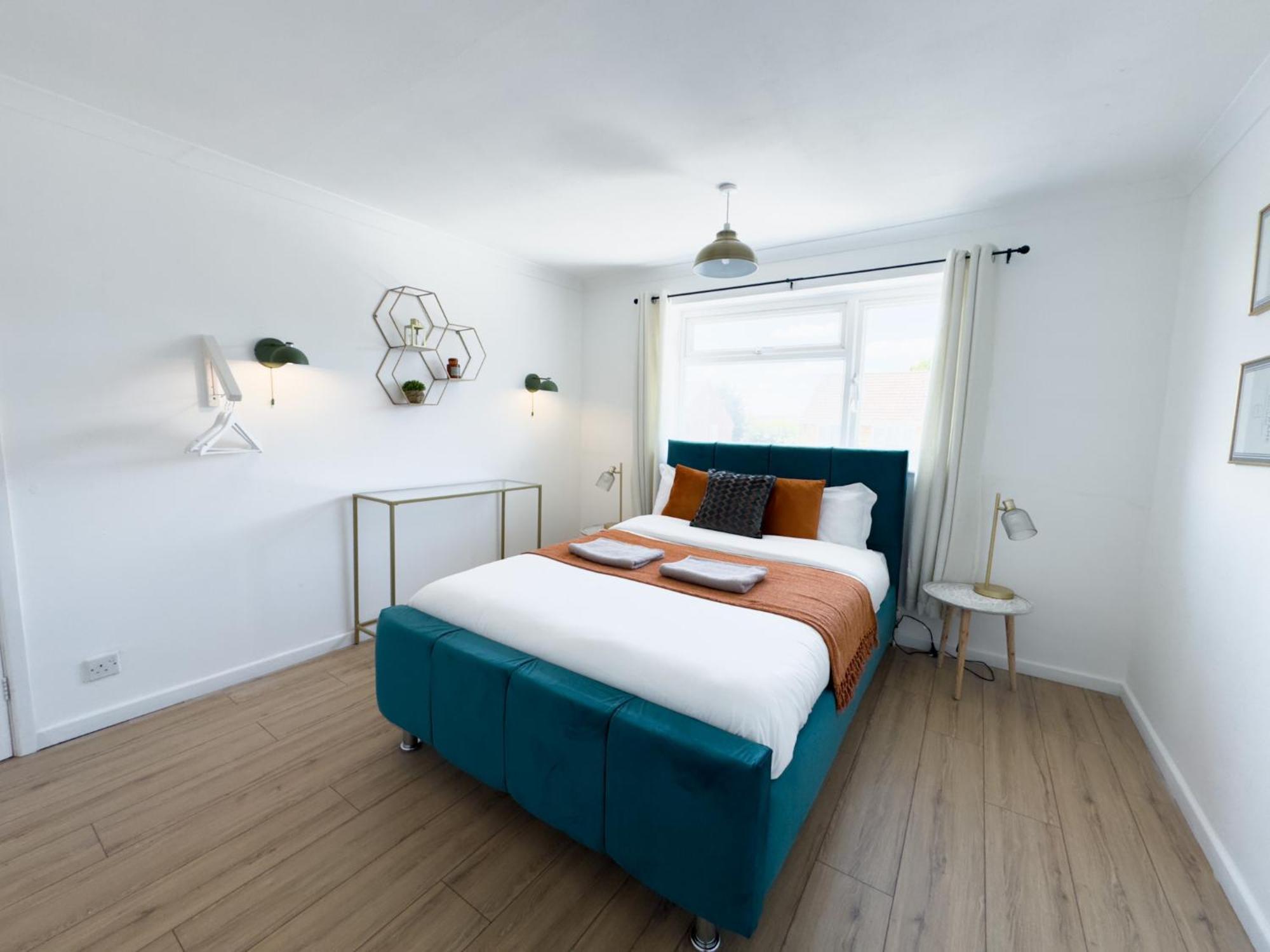 Rnm - Business Professionals Ready, Cost Effective For Large Stays! 3 Bedroom Lounge, Private Access & Entire Place, Kitchen & Washroom With Amenities, Smart Tv, Easy Access, Fast Wifi, Large Driveway, Great Transport Links, Near Worcester Hospital A 外观 照片