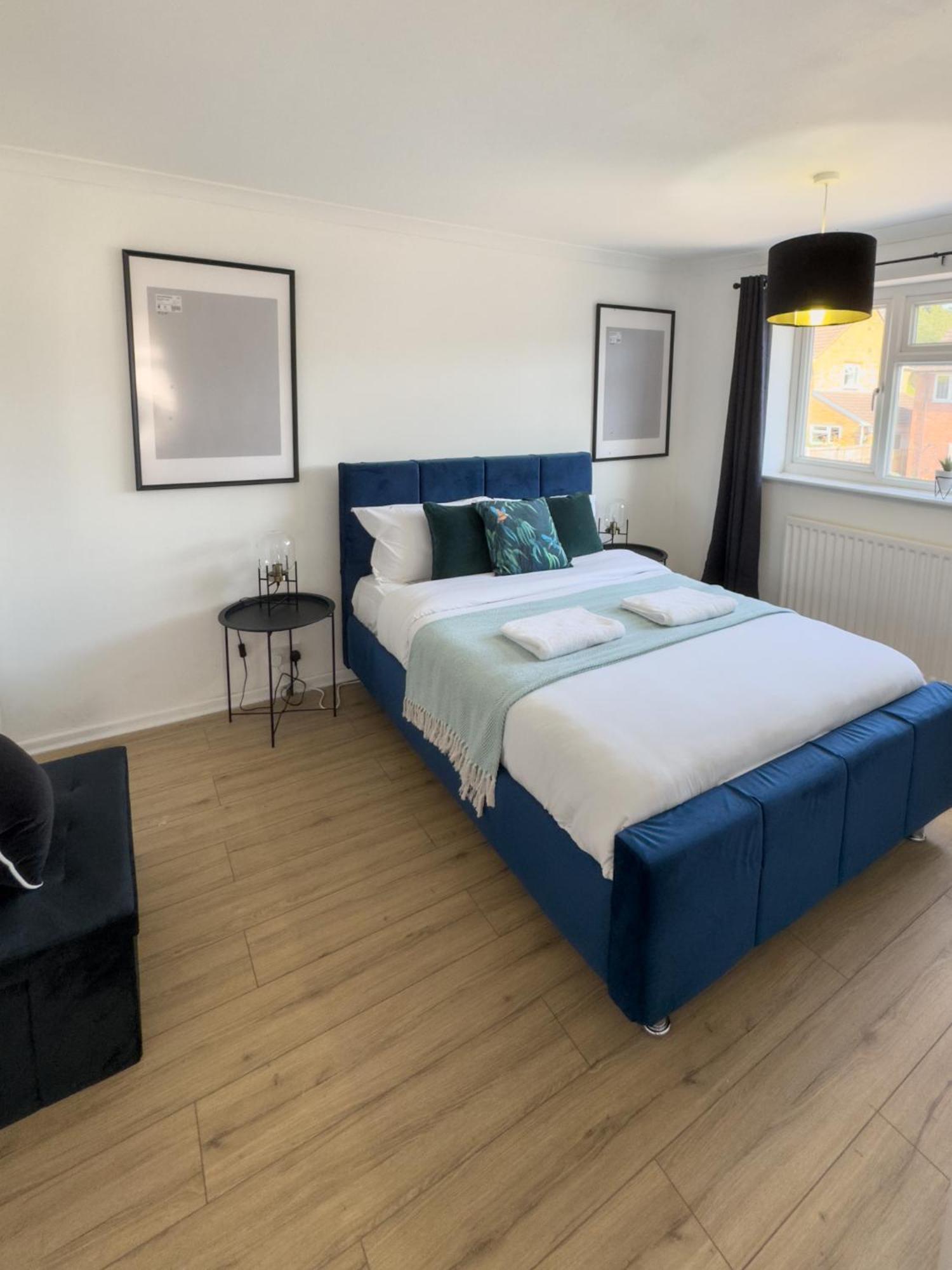 Rnm - Business Professionals Ready, Cost Effective For Large Stays! 3 Bedroom Lounge, Private Access & Entire Place, Kitchen & Washroom With Amenities, Smart Tv, Easy Access, Fast Wifi, Large Driveway, Great Transport Links, Near Worcester Hospital A 外观 照片